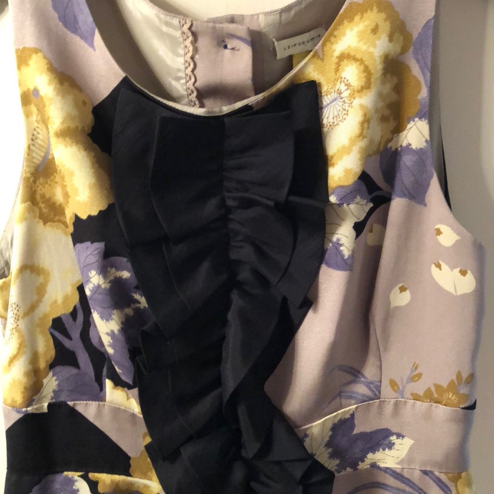 Floral sleeveless dress with ruffle